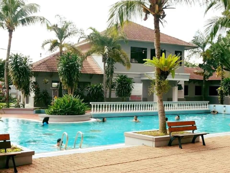 Melaka Gx Homestay Resort Pool View M0702 With Netflix, Tvbox And Games Exterior photo